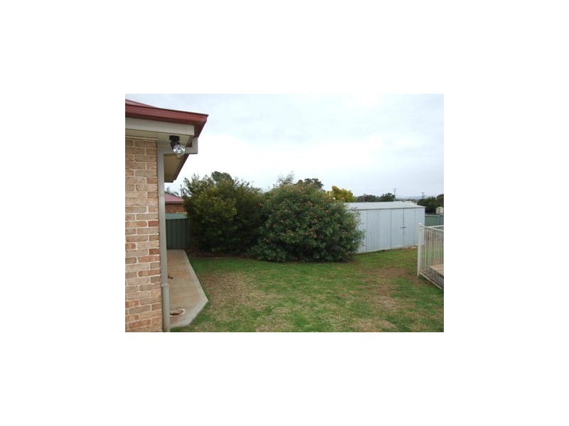 7 Alder Ave, Parkes NSW 2870