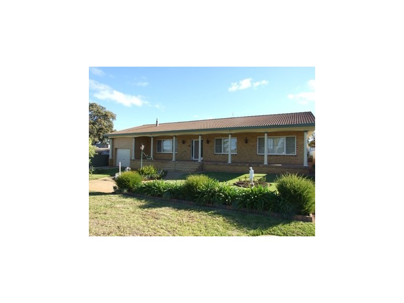 17 Carrington Street, Parkes NSW 2870