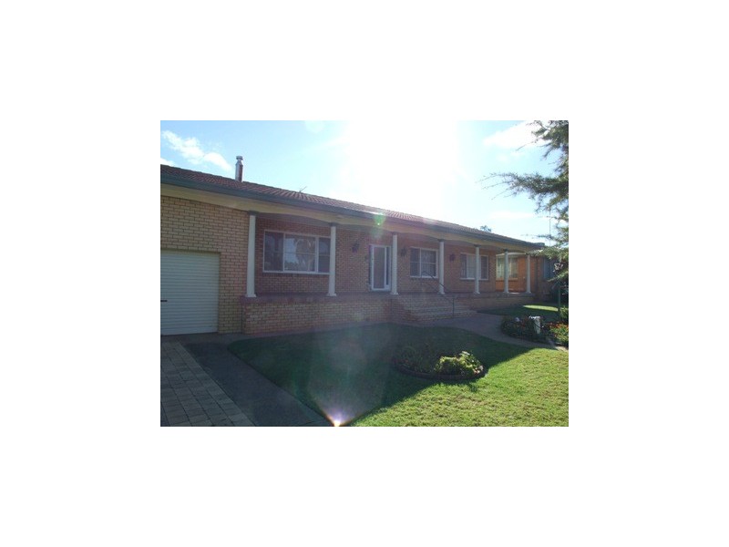 17 Carrington Street, Parkes NSW 2870