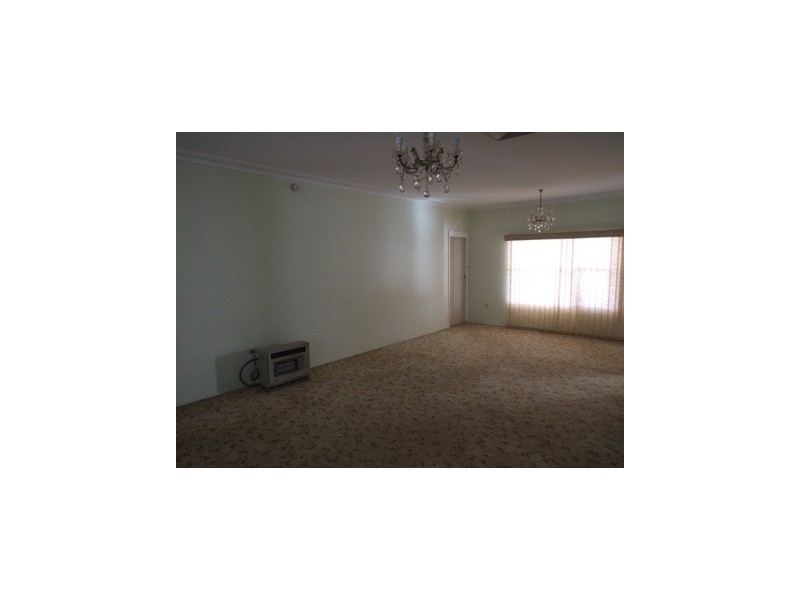 17 Carrington Street, Parkes NSW 2870