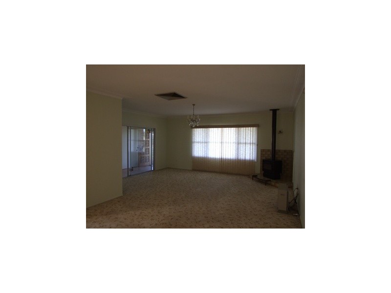 17 Carrington Street, Parkes NSW 2870