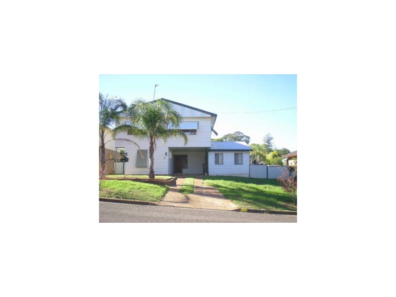 81 High Street, Parkes NSW 2870