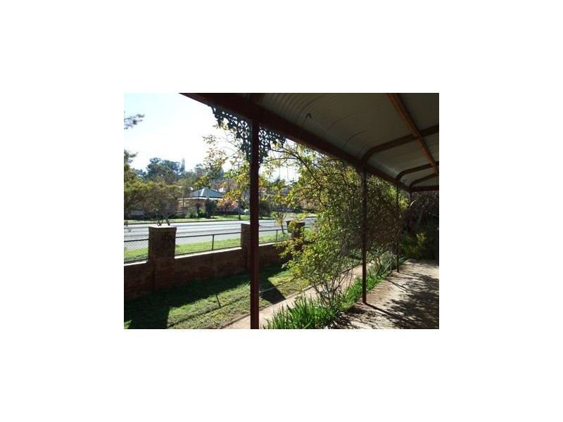 15 Albert Street, Parkes NSW 2870