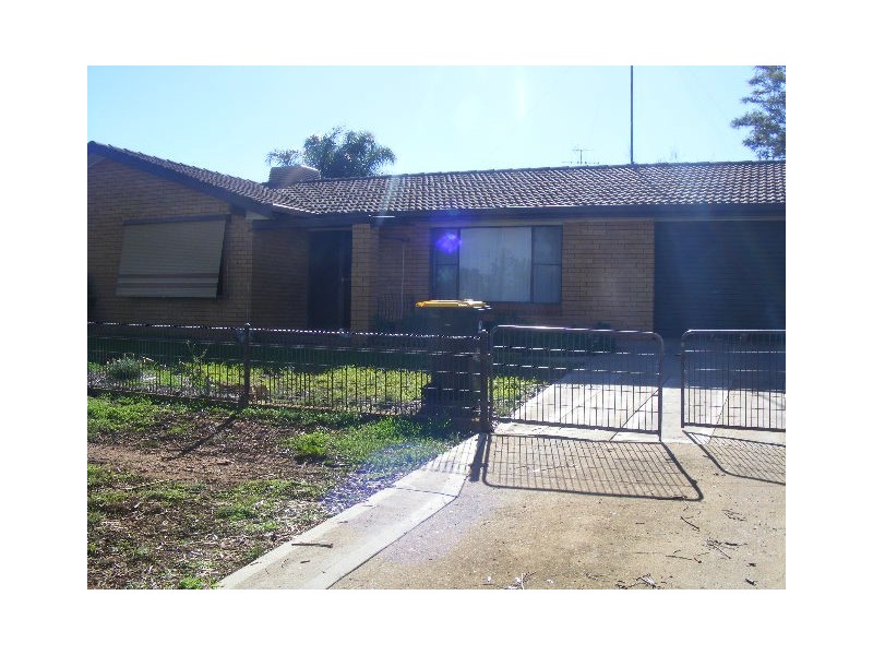 130 Victoria Street, Parkes NSW 2870