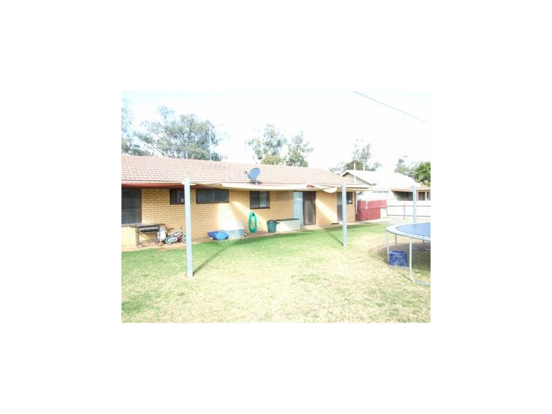 12 Station Street, Parkes NSW 2870