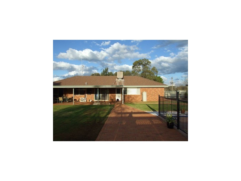 240 Nash Street, Parkes NSW 2870