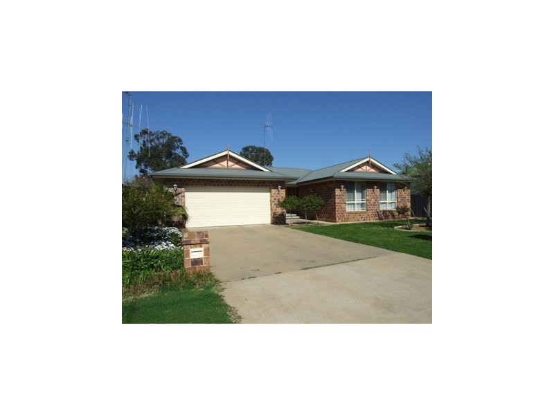 6 Caledonia Street, Parkes NSW 2870