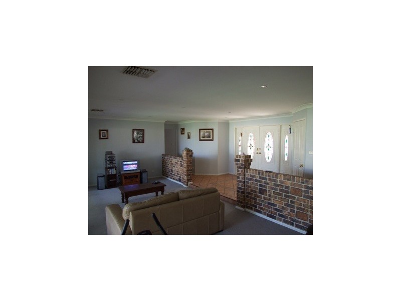 6 Caledonia Street, Parkes NSW 2870