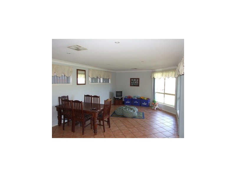 6 Caledonia Street, Parkes NSW 2870