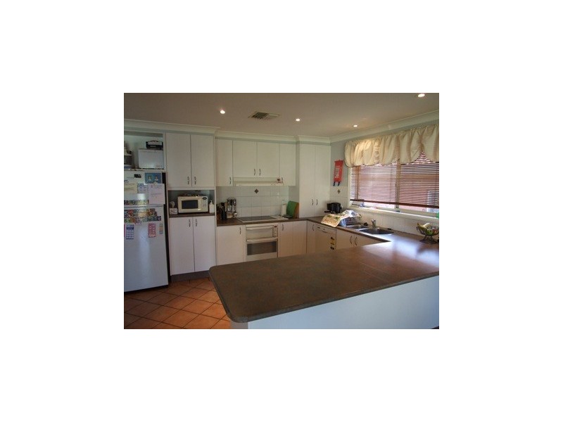 6 Caledonia Street, Parkes NSW 2870