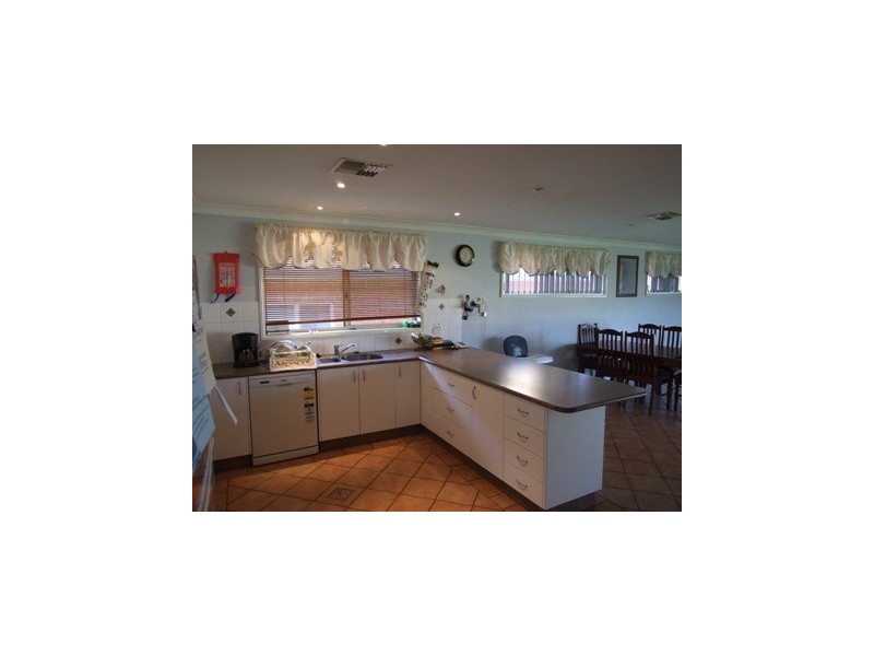 6 Caledonia Street, Parkes NSW 2870