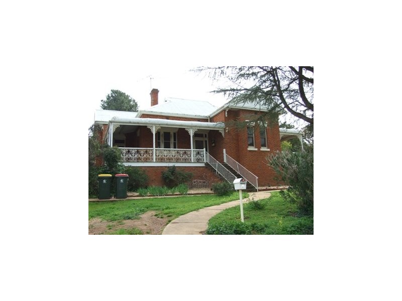 2 Gap Street, Parkes NSW 2870