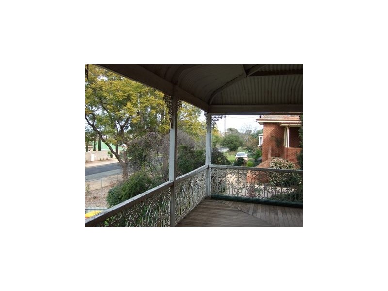 2 Gap Street, Parkes NSW 2870