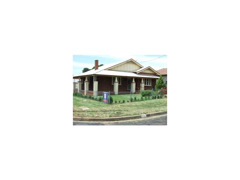 1 Keast Street, Parkes NSW 2870