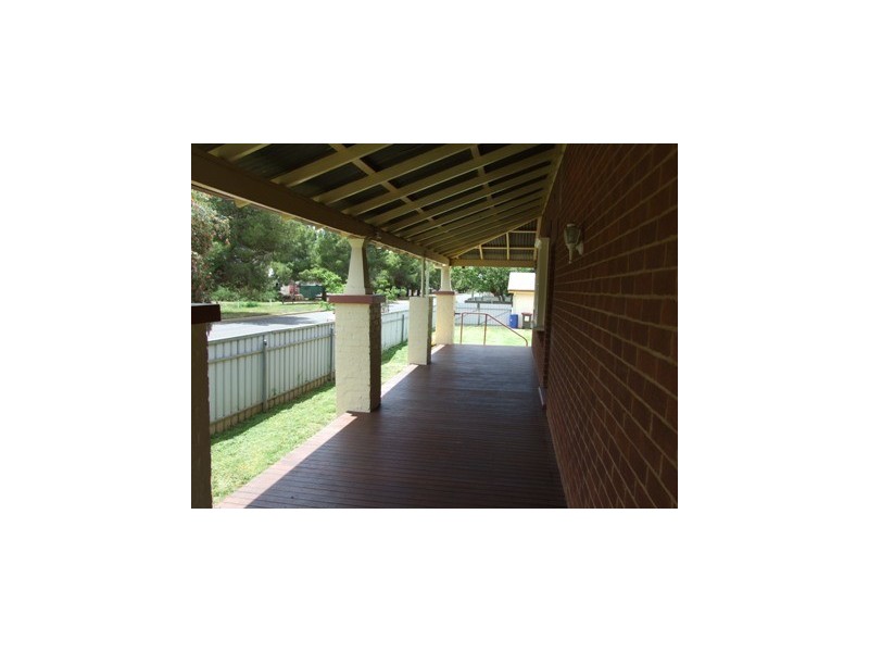 1 Keast Street, Parkes NSW 2870