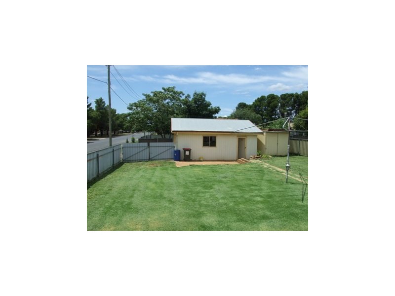 1 Keast Street, Parkes NSW 2870