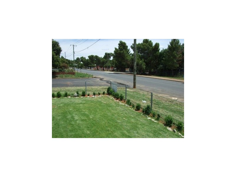 1 Keast Street, Parkes NSW 2870
