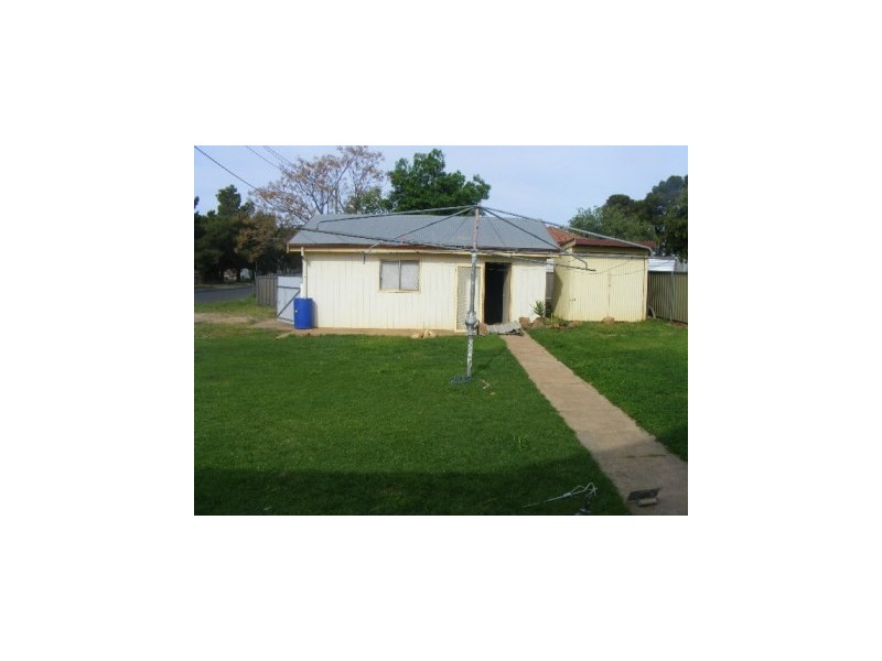 1 Keast Street, Parkes NSW 2870