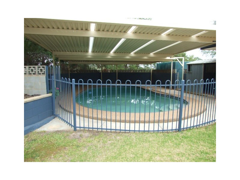1 Forbes Rd, Parkes NSW 2870