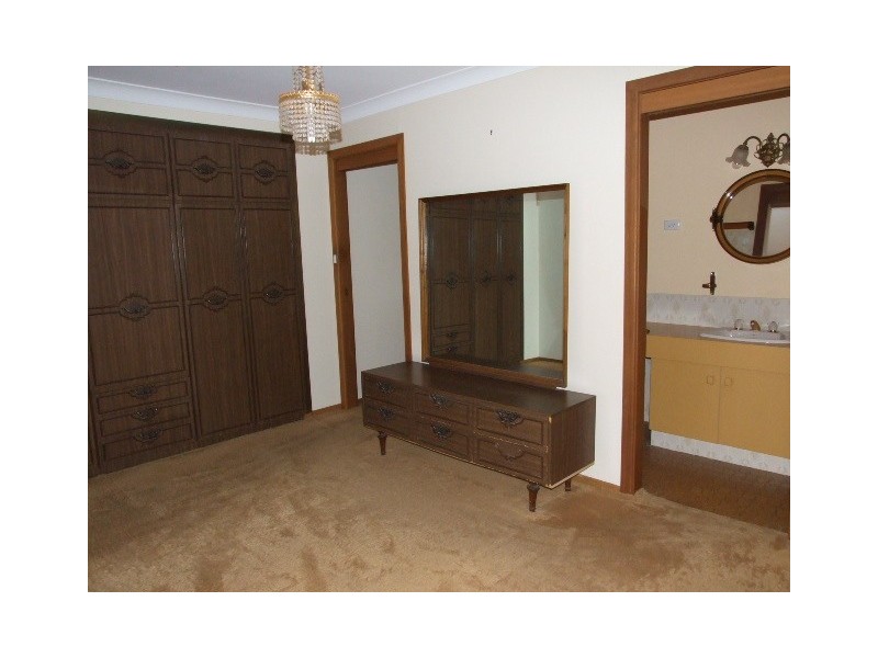 1 Forbes Rd, Parkes NSW 2870