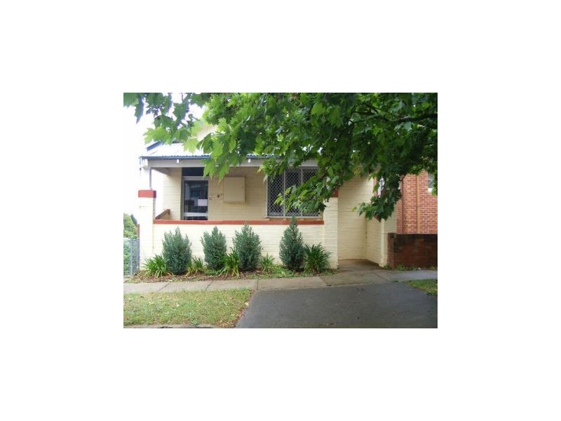 24 Currajong Street, Parkes NSW 2870