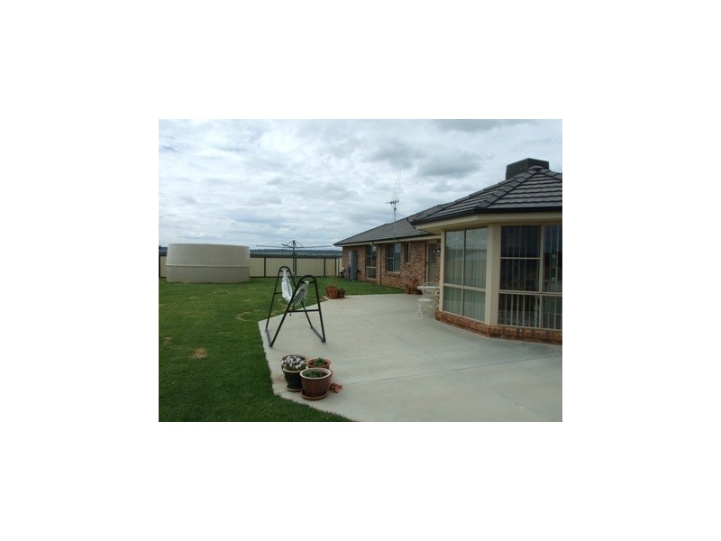 24 Field Road, Parkes NSW 2870