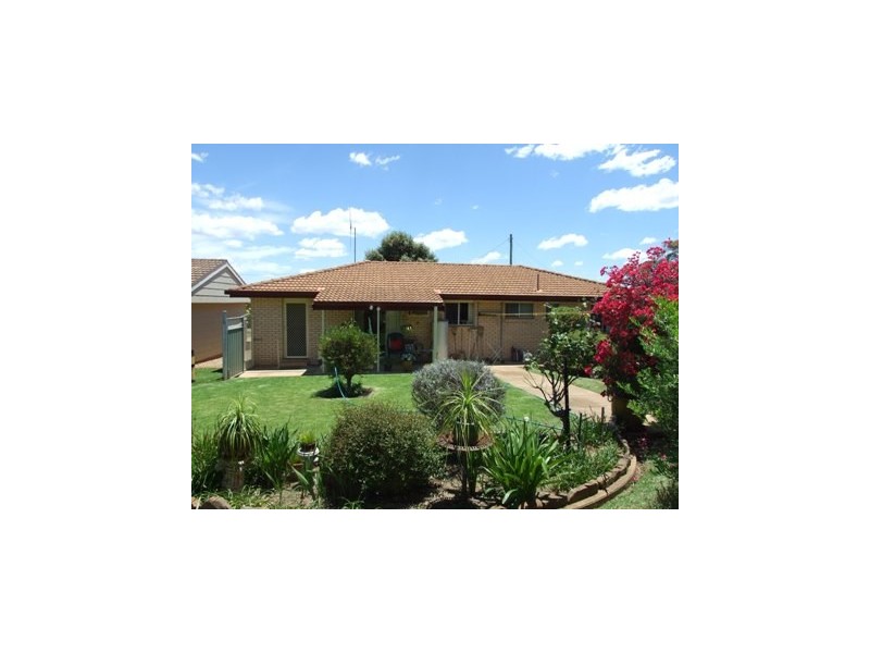 65 Farrah Street, Parkes NSW 2870