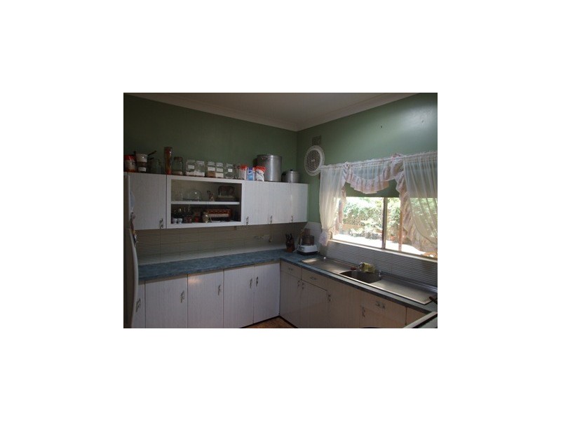 14 Molong Rd, Parkes NSW 2870