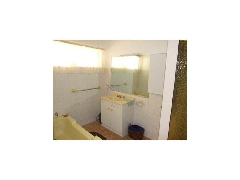 14 Molong Rd, Parkes NSW 2870