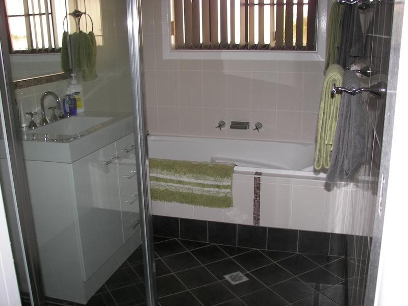13 Captain Wilson Ave, Parkes NSW 2870