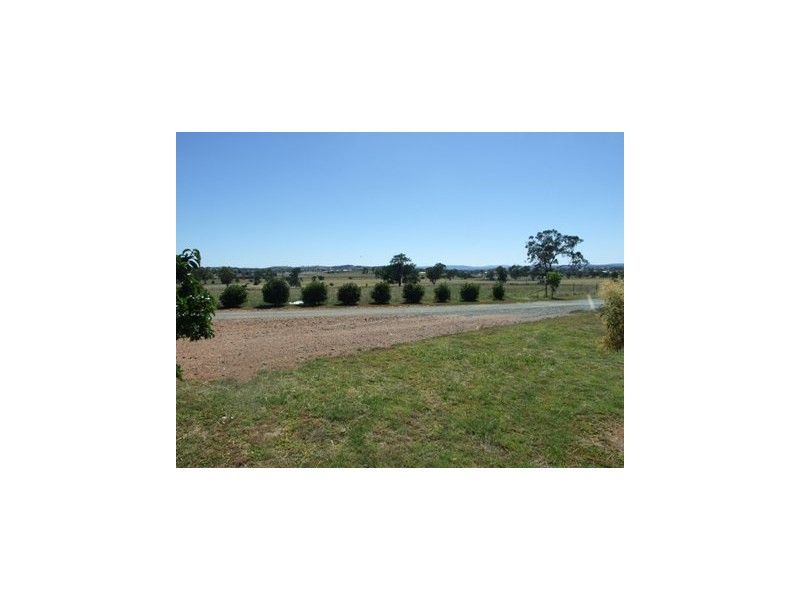 11 Ballerdee Lane, Parkes NSW 2870