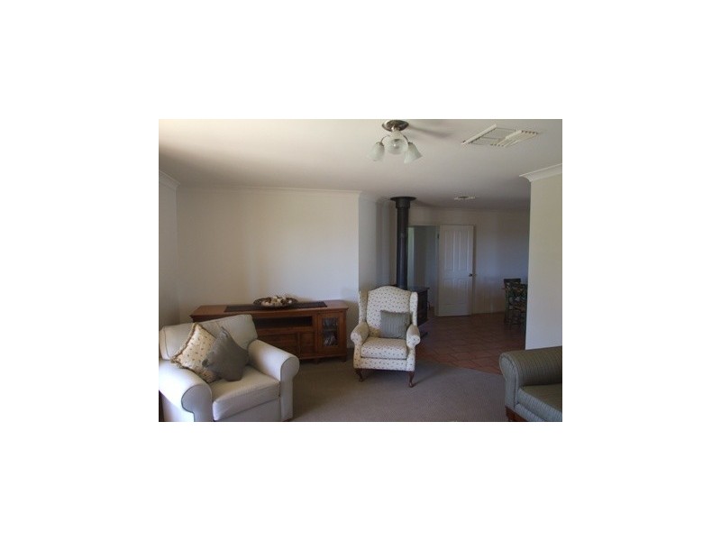 11 Ballerdee Lane, Parkes NSW 2870
