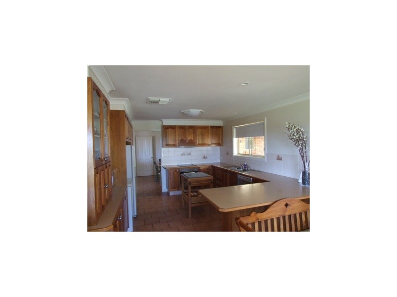 11 Ballerdee Lane, Parkes NSW 2870
