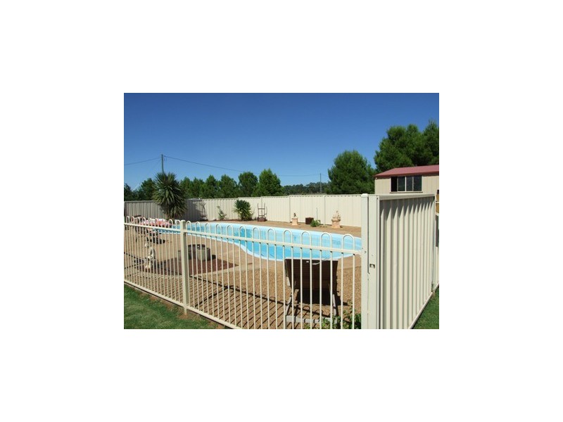 11 Ballerdee Lane, Parkes NSW 2870