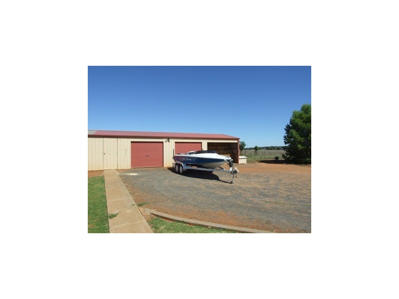 11 Ballerdee Lane, Parkes NSW 2870