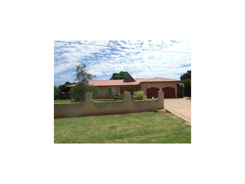 102 Webb Street, Parkes NSW 2870