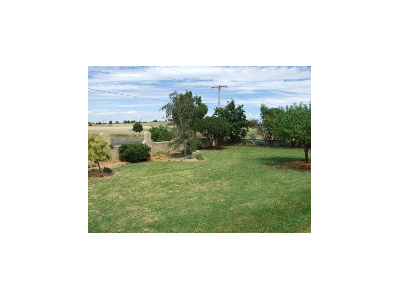 102 Webb Street, Parkes NSW 2870