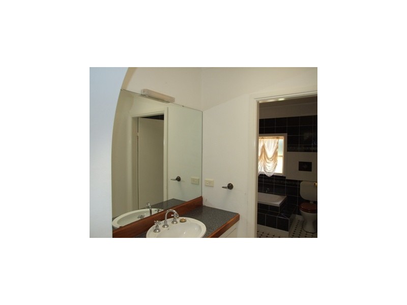 102 Webb Street, Parkes NSW 2870