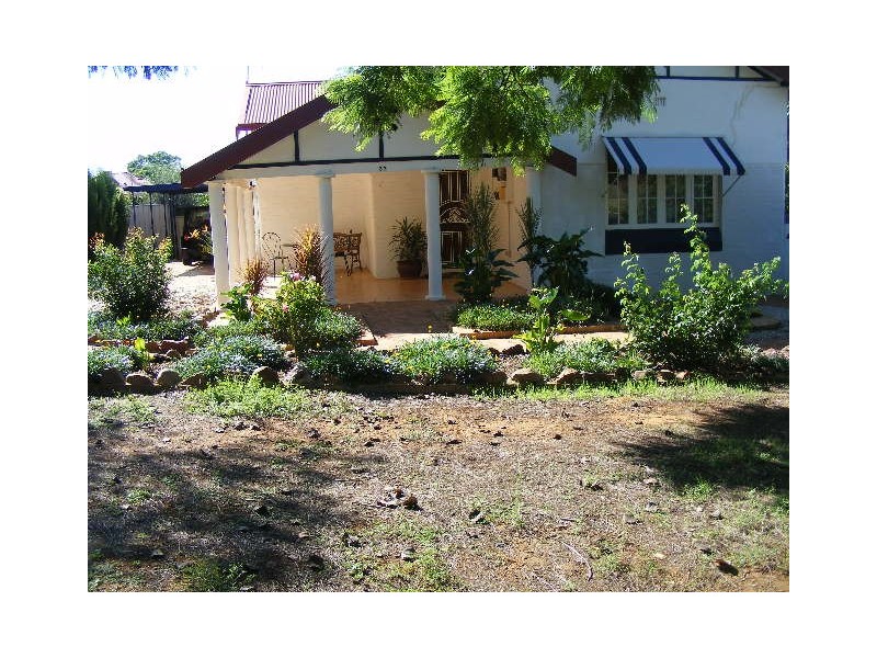 37 East Street, Parkes NSW 2870