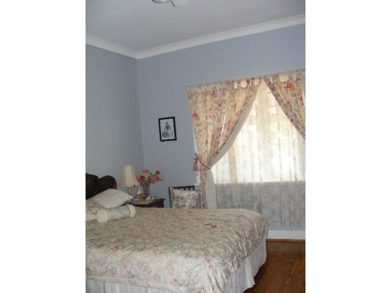 37 East Street, Parkes NSW 2870