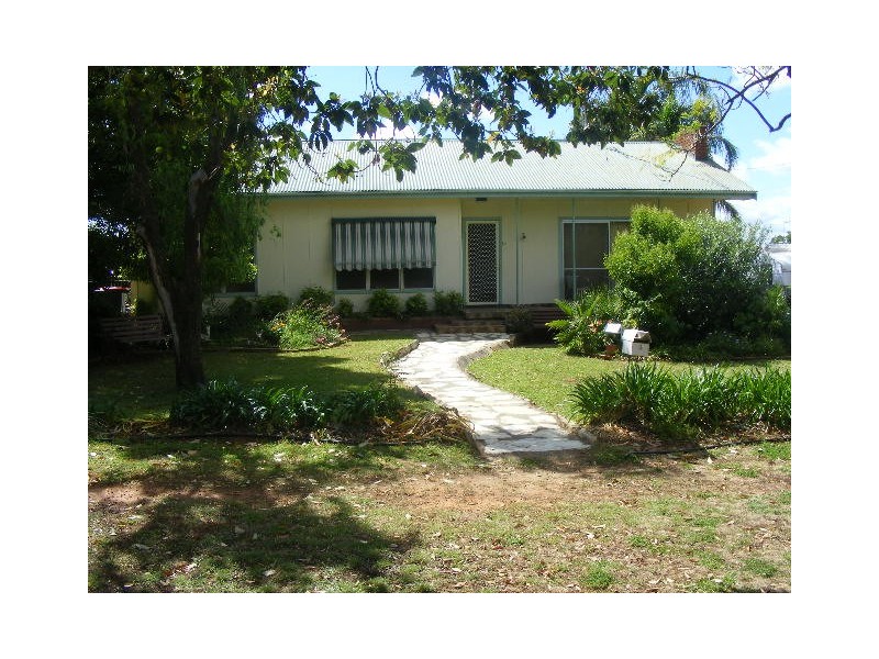 9 Waratah Street, Parkes NSW 2870