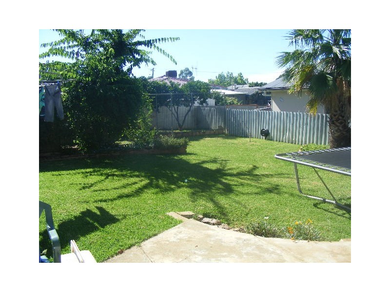 9 Waratah Street, Parkes NSW 2870