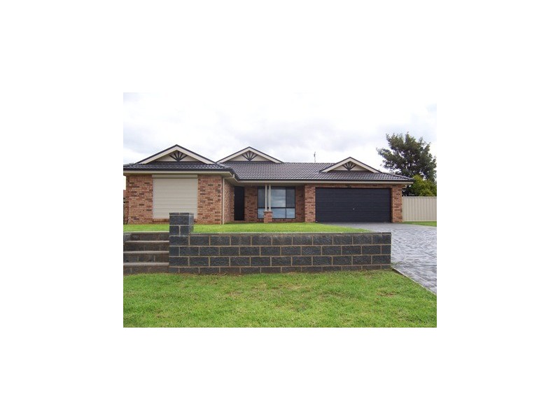 32 Fisher Street, Parkes NSW 2870