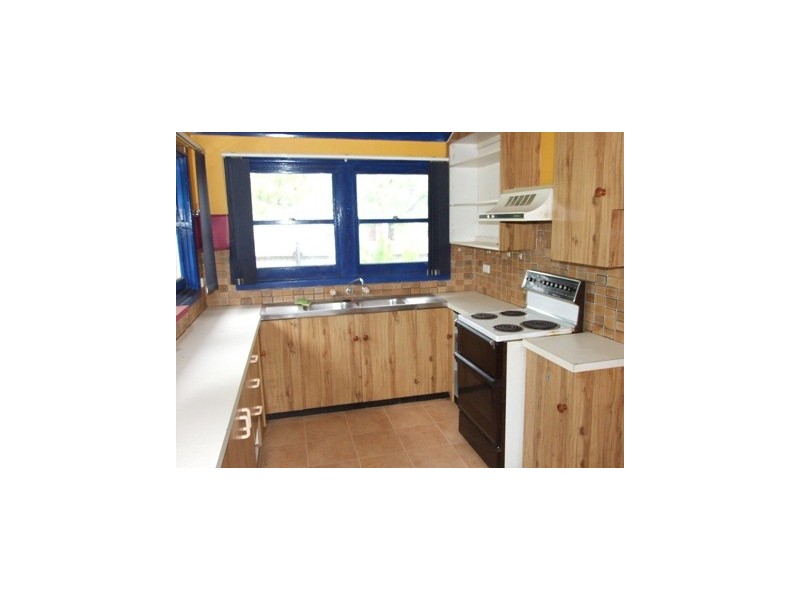 107 Caswell Street, Peak Hill NSW 2869