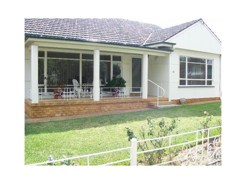 28 Armstrong St, Parkes NSW 2870