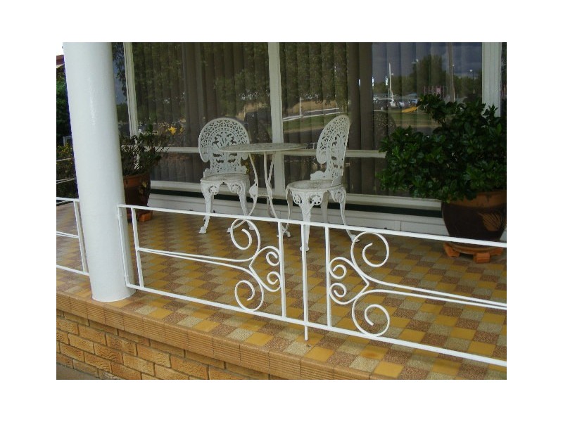 28 Armstrong St, Parkes NSW 2870