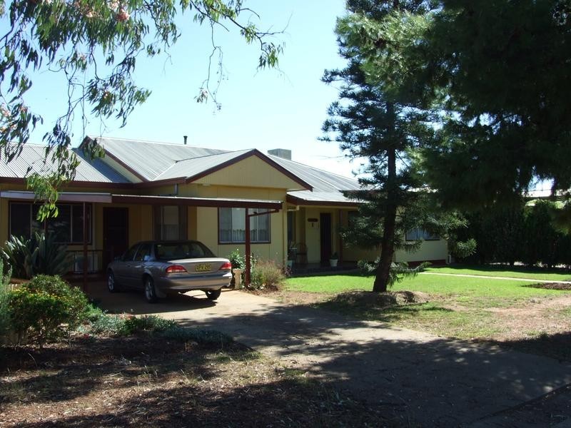8 Junction Street, Parkes NSW 2870