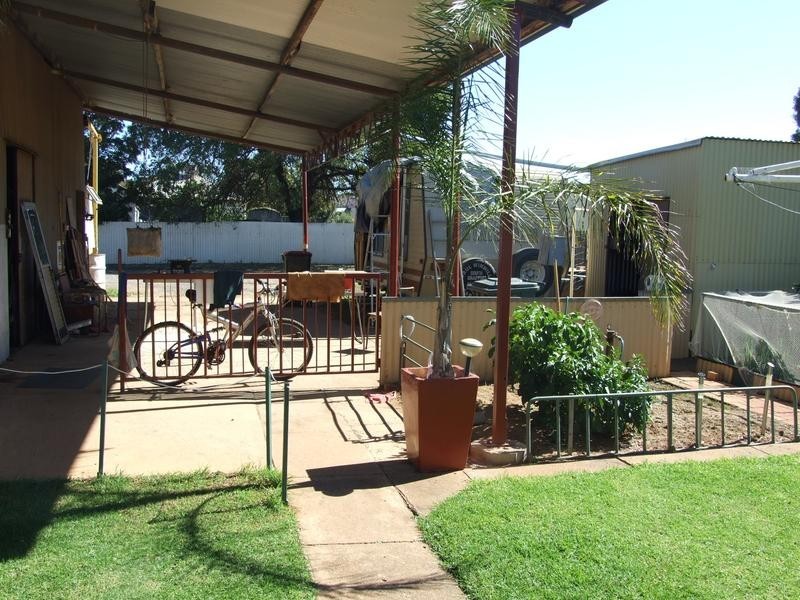 8 Junction Street, Parkes NSW 2870