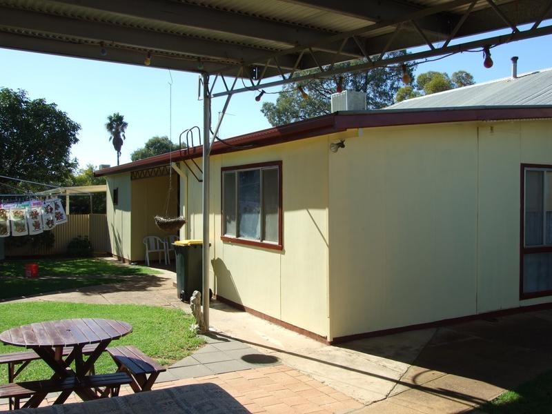 8 Junction Street, Parkes NSW 2870