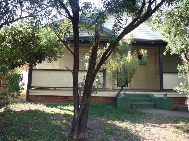2 Elizabeth Street, Parkes NSW 2870